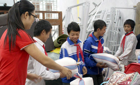 ho-tro-11-nghin-tan-gao-cho-hoc-sinh-dac-biet-kho-khan.jpg